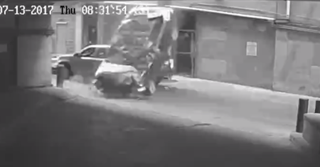 Pomyliła pedał gazu z hamulcem. Auto spadło z 7 piętra