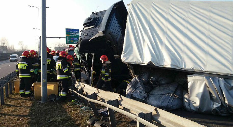 DTŚ zablokowana. Przewróciła się ciężarówka z węglem