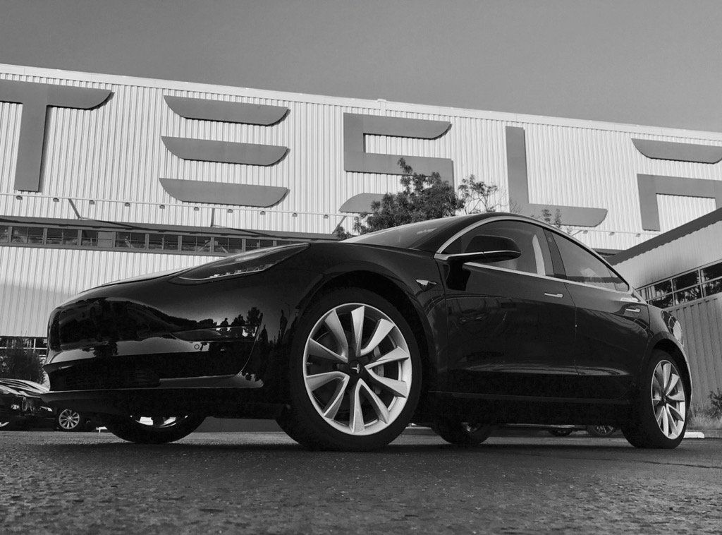 Pierwsza Tesla Model 3 opuściła fabrykę