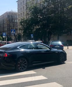 Tesla pomaga uciec przed huraganem. Zdalnie wydłużyła zasięg samochodów