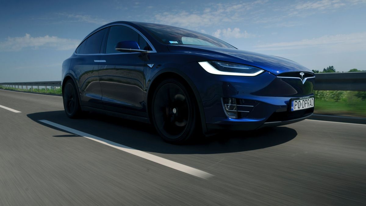 Tesla Model X na polskich drogach
