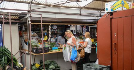Dziś dzień Wszystkich Świętych. Czy w długi weekend sklepy będą otwarte?