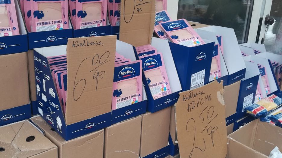 Sprzedawcy nie chcą zdradzić, skąd pochodzą nienaturalnie tanie wędliny i kiełbasy
