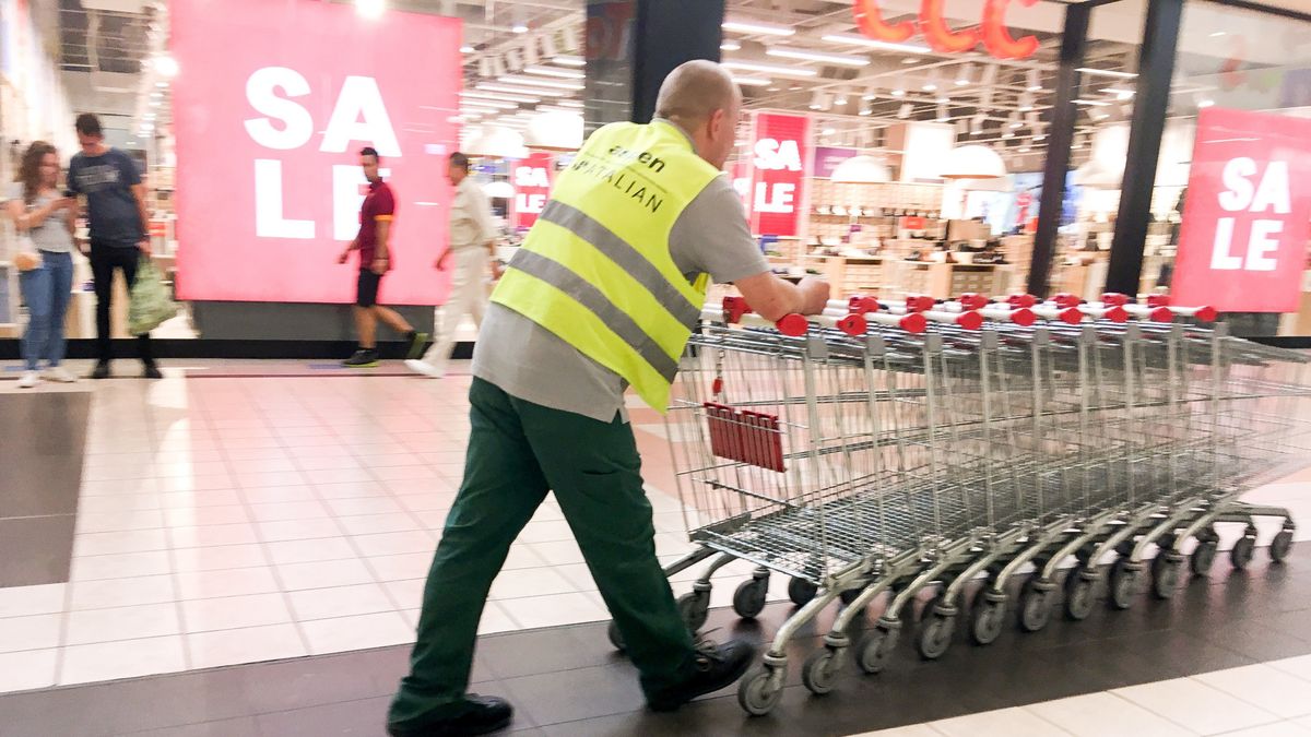 Przeciwko rozszerzeniu zakazu handlu jest niemal 50 proc. Polaków. 