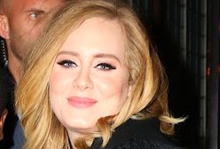 Adele pojechała na zakupy w piżamie. Bez grama obciachu wsiada do luksusowego auta