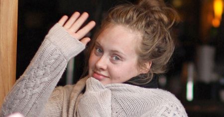 Adele zakpiła z rozwodu z Simonem Koneckim. Mem obiegł świat