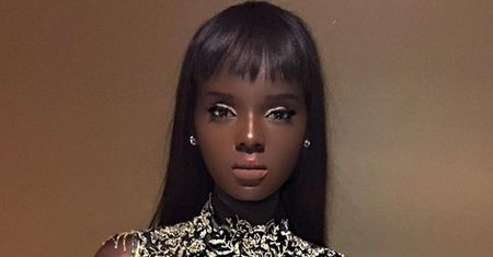 Kobiety-Barbie istnieją. Wystarczy spojrzeć na tę modelkę