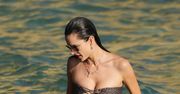Alessandra Ambrosio w skąpym bikini. Wygląda naprawdę seksowanie