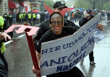 Policja zatrzymała uczestników antylewicowego happeningu