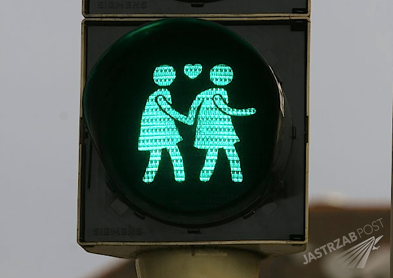 Eurowizja 2015 - para lesbijek na światłach. Homoseksualne pary w Wiedniu