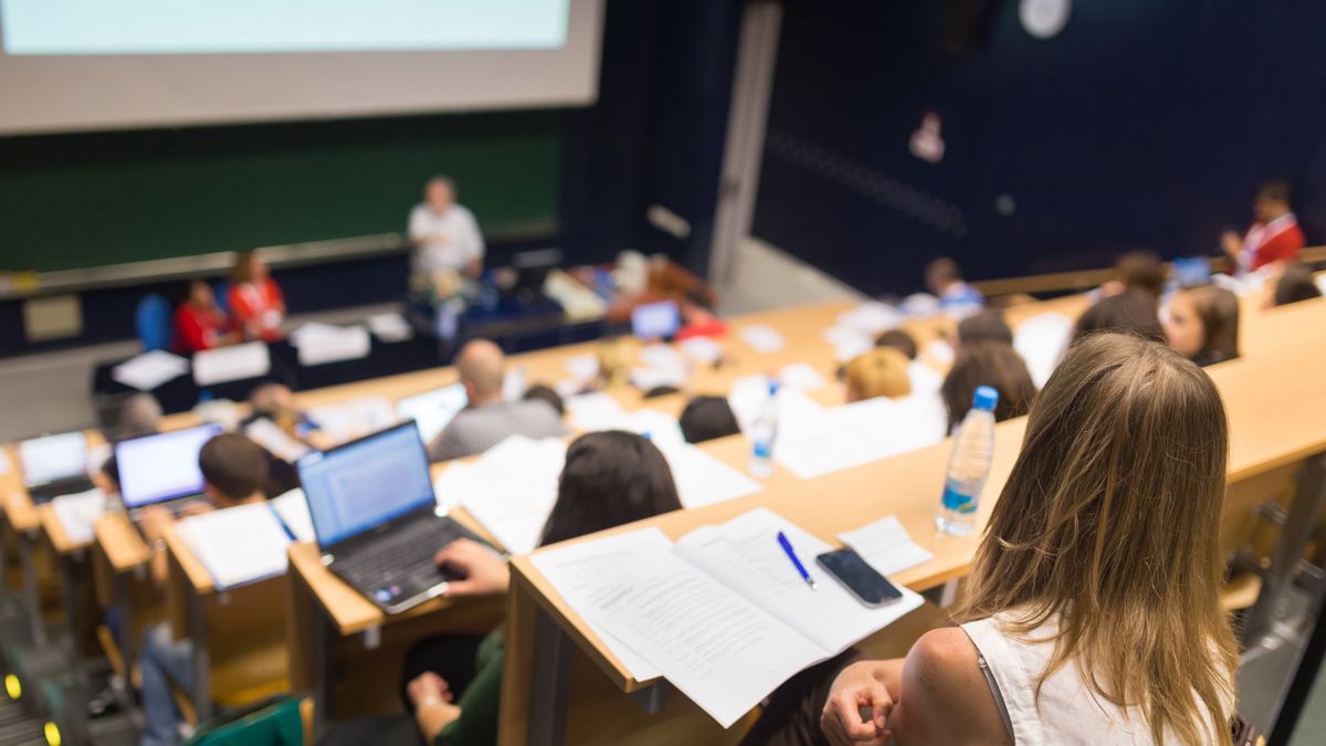 Mamy problem ze słabą aktywnością młodych na rynku pracy. Pamiętajmy jednak, że częściowo wynika ona z tego, że to czas kiedy się uczą. 