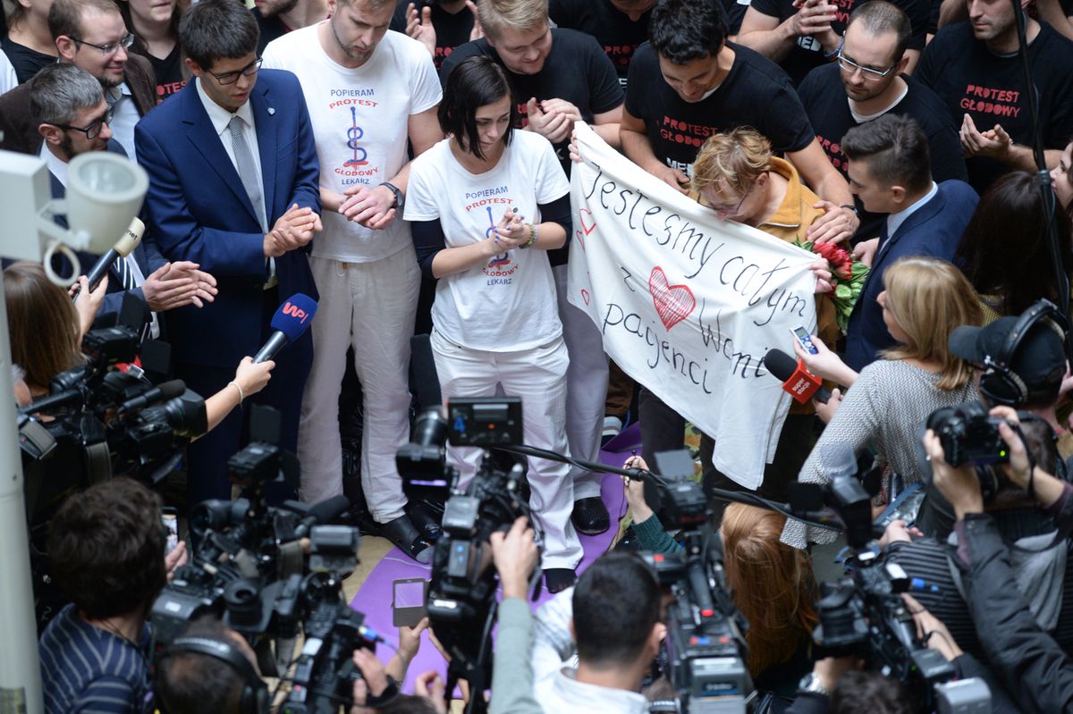 Do rezydentów dołączają inne zawody medyczne. Protest rozszerza się na cały kraj