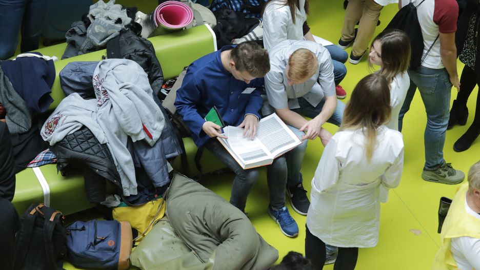 Lekarze rezydenci kontynuują głodówkę