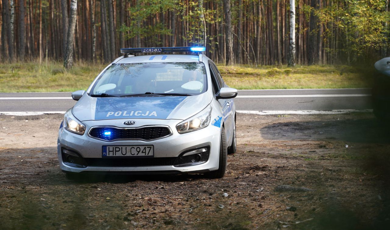 Nie zatrzymał się do kontroli, staranował radiowóz, miał narkotyki…