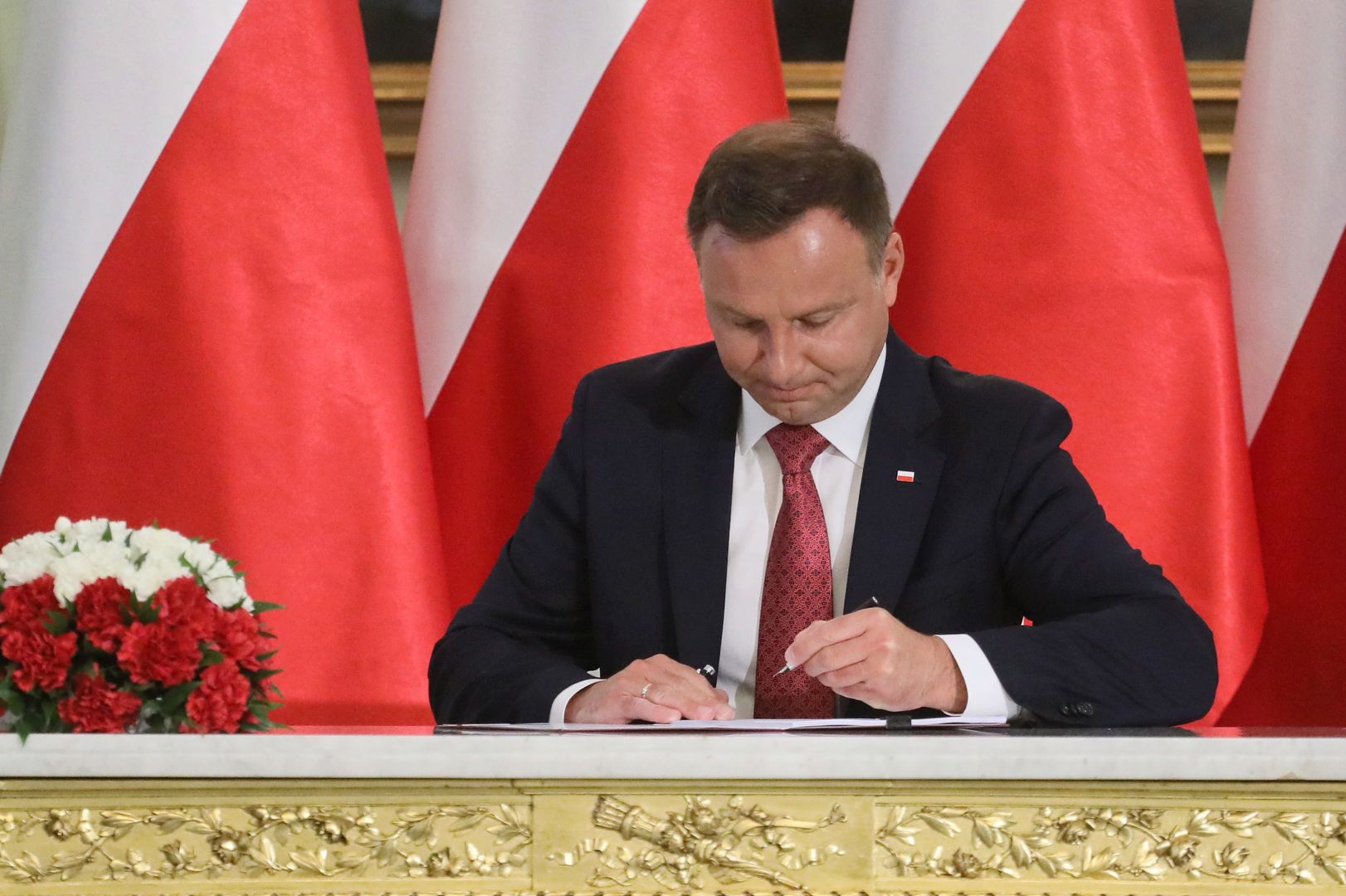 Prezydent Andrzej Duda podpisał ustawę znoszącą podatek od wydobycia węglowodorów