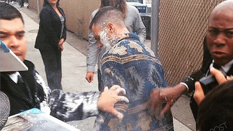 Adam Levine zaatakowany cukier puder przez psychofana VIDEO