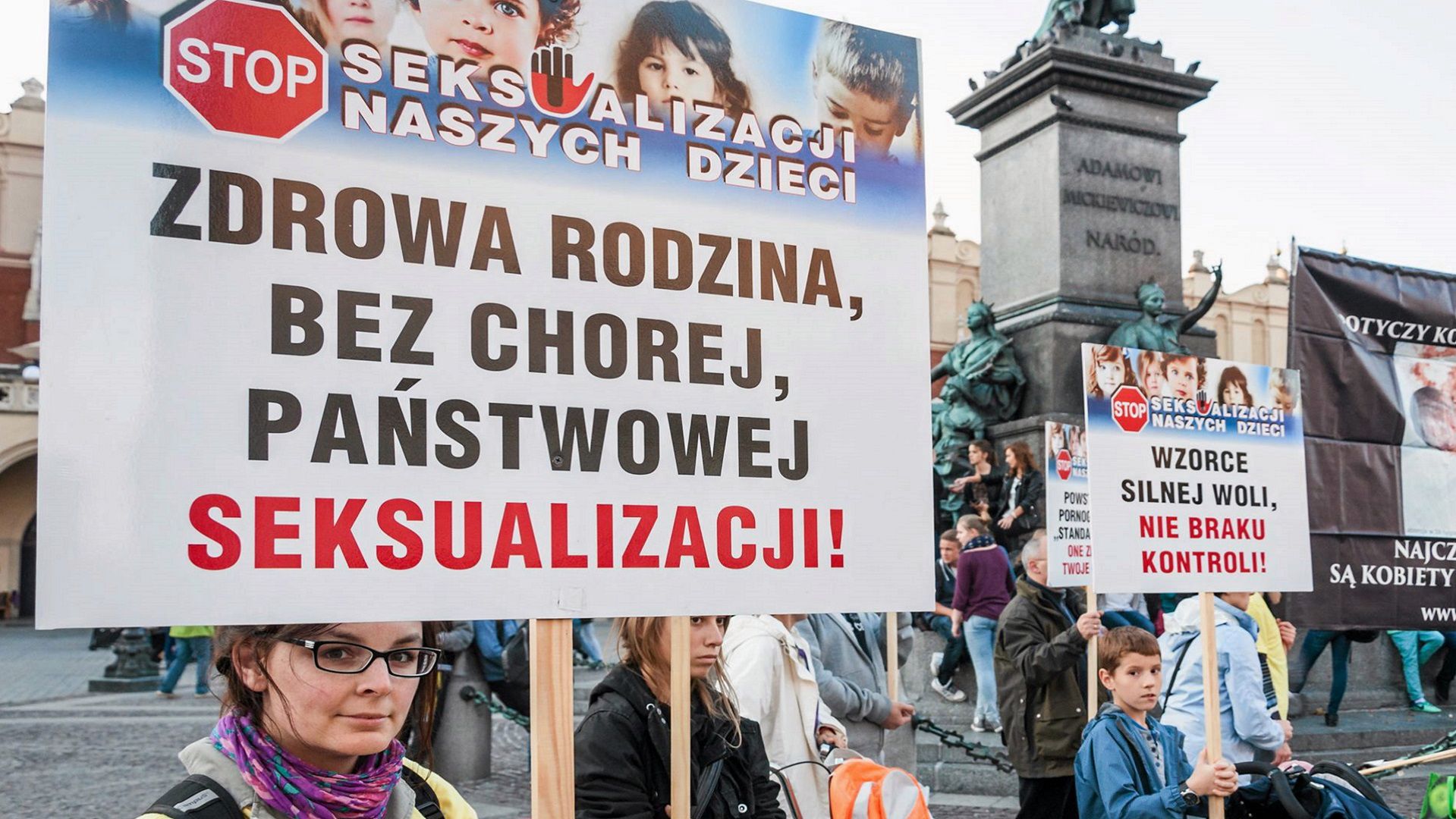 #MówimyOSeksie. "Ja cię dziecię edukować będę". Kościół ma nowego potwora