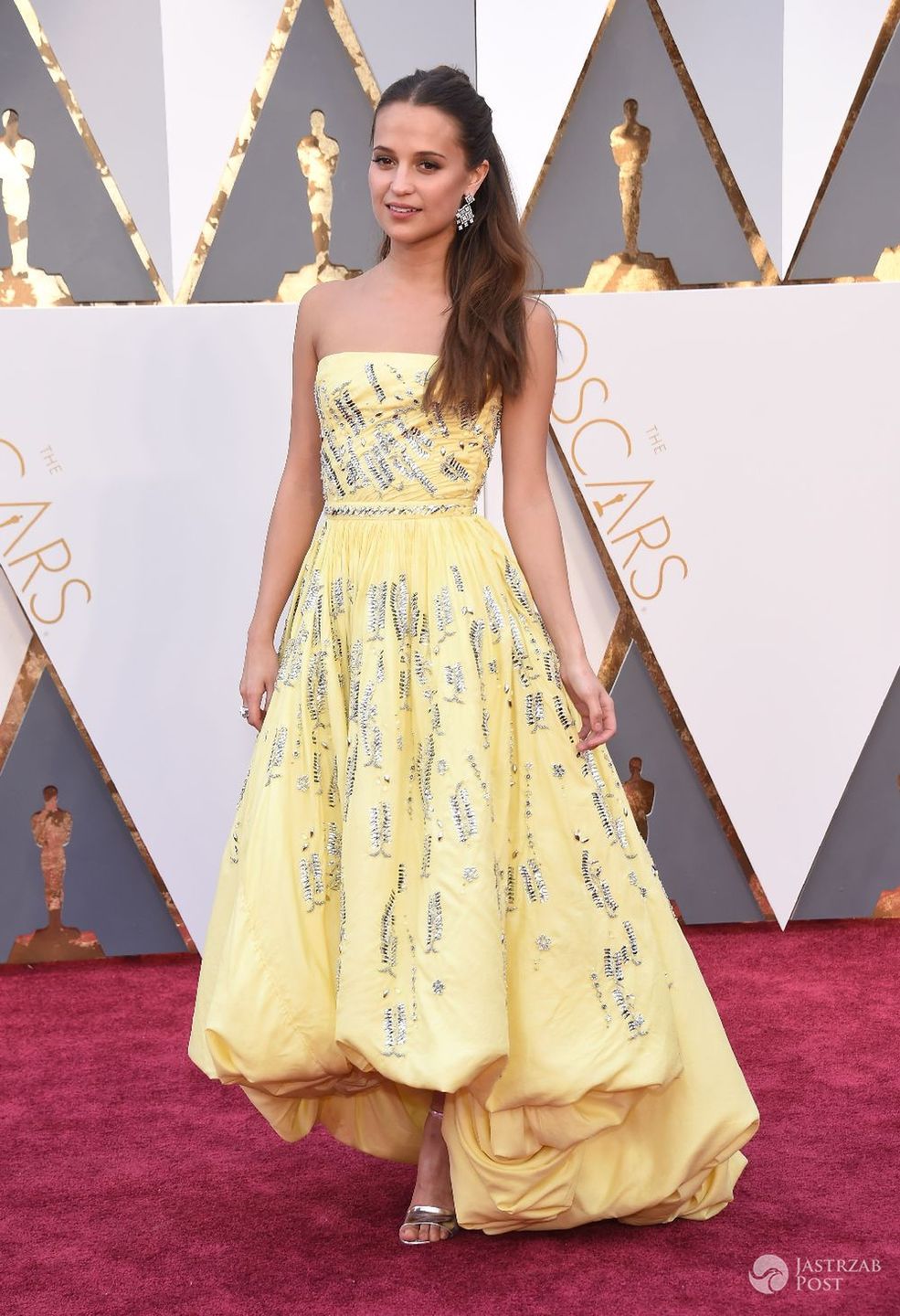 Alicia Vikander - Oscary 2016. Kreacja: Louis Vuitton