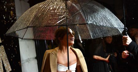 LOOK OF THE DAY: Alicia Vikander w bieli