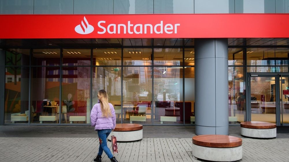 Santander przeprowadzi zwolnienia grupowe.