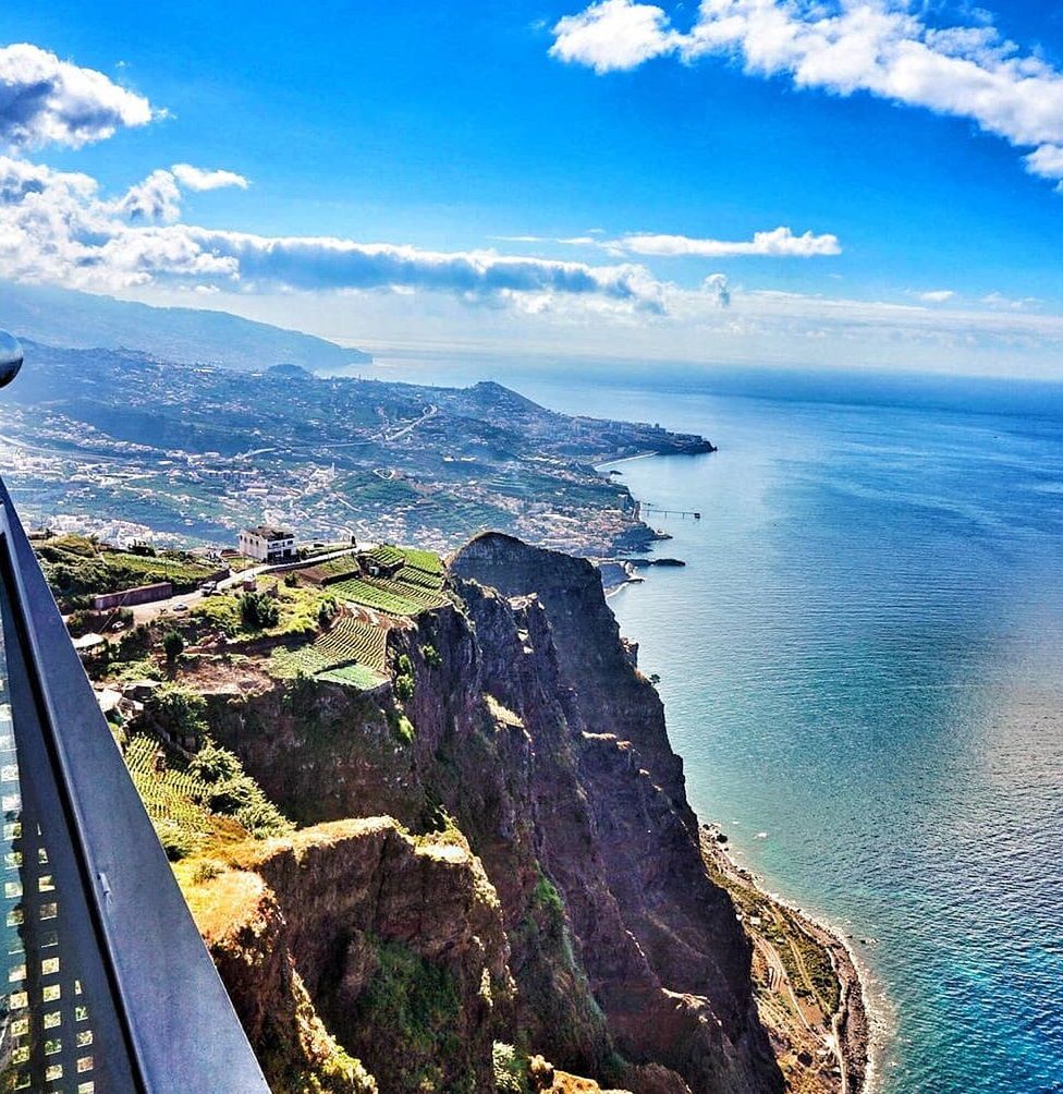 Klify Cabo Girao na wybrzeżu Madery 