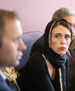 Premierka Nowej Zelandii na miejscu masakry. W hijabie oddała hołd ofiarom
