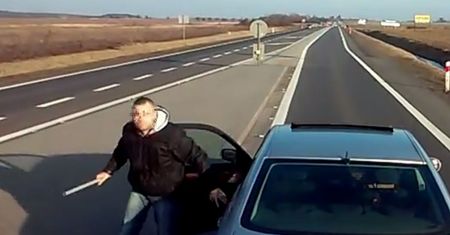 #dziejesiewmoto: drogowy agresor z Wrocławia wysiada z pałką do innego kierowcy