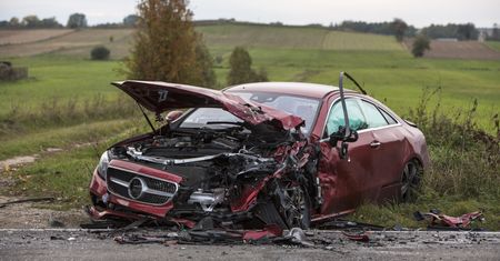 Rząd zamierza walczyć z autami powypadkowymi