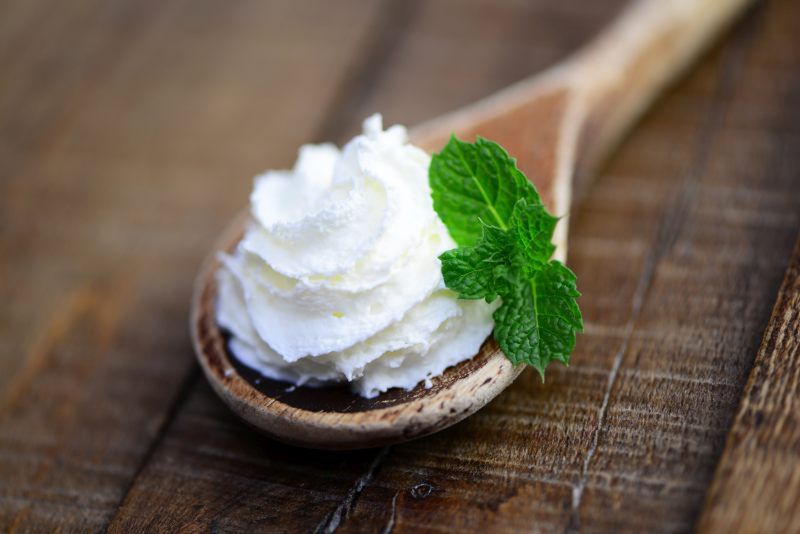 Bita śmietana - pyszny dodatek do deserów