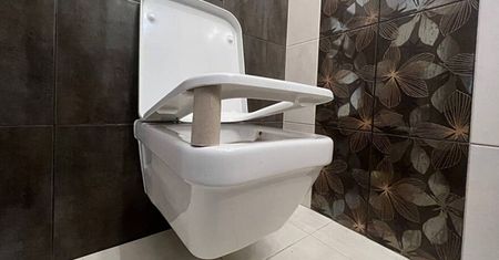Oto co oznacza pusta rolka papieru toaletowego pod deską toalety. Nie bagatelizuj tego!