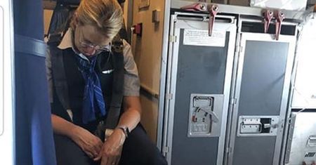 Skandal w samolocie. Bez litości dla stewardessy