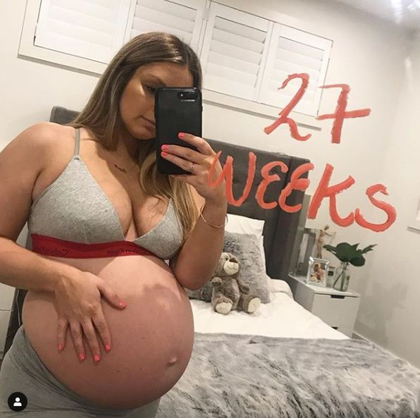 Kobieta w ciąży spotkała się z falą hejtu z powodu bardzo dużego brzucha