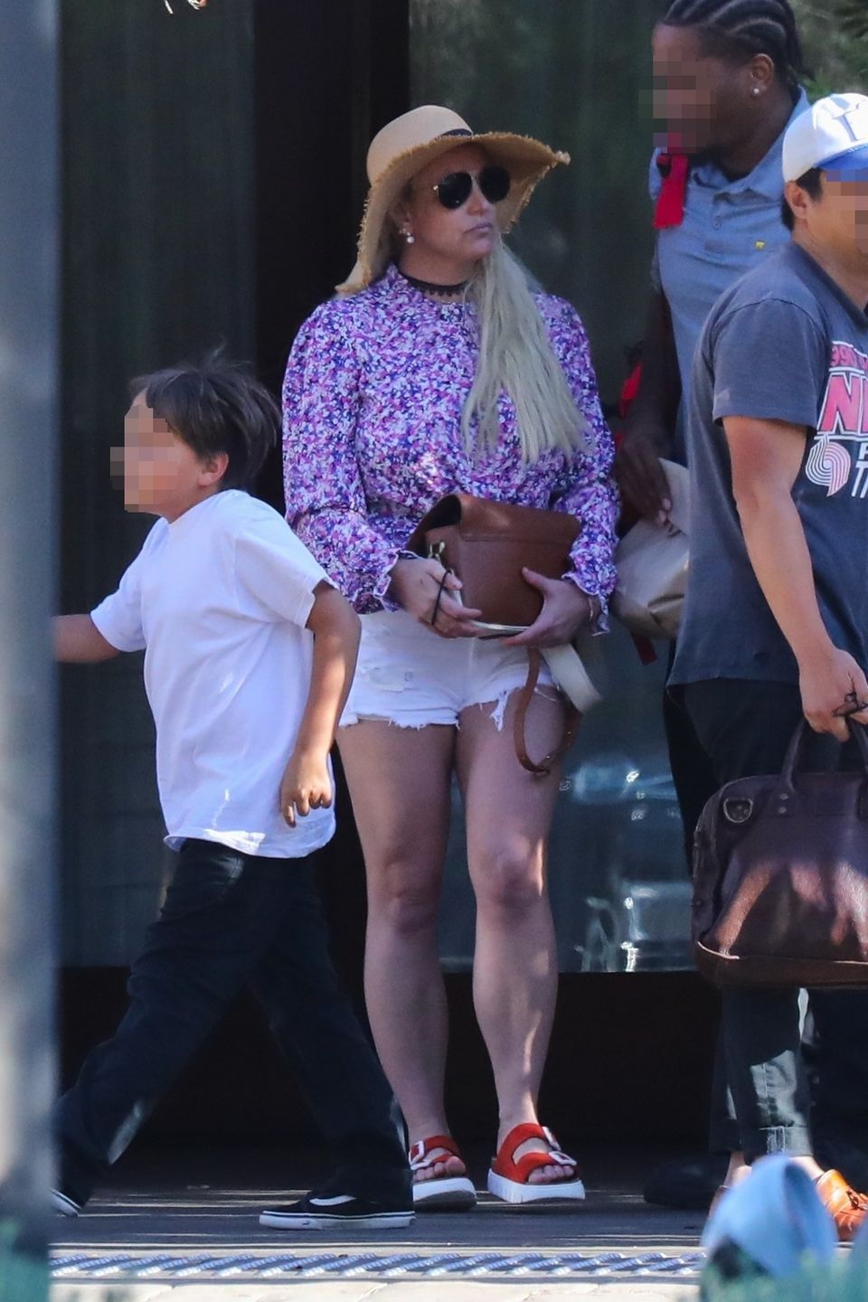 *PREMIUM-EXCLUSIVE* Britney Spears Spotted with Ex-Boyfriend Paul Soliz at Soho House in Malibu
BACKGRID / Backgrid USA / Forum
Britney Spears, Paul Soliz, Soho House, Malibu, celebrity sightings, reunion rumors, ex-boyfriend, bodyguard, celebrity news, trending, pop princess, public outing, relationship status