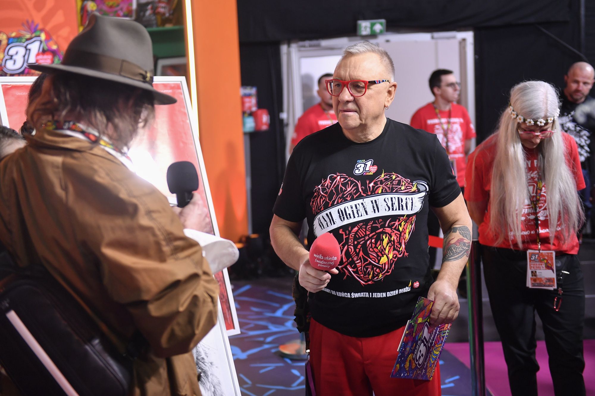 "Wiadomości" TVP mówiły o finale WOŚP przez 13 sekund. Nie zawsze tak było...