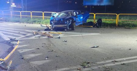 14-latka zabrała auto. Skasowała przydrożne bariery i uciekła