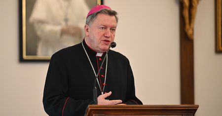 Oszuści podszywają się pod arcybiskupa. Archidiecezja ostrzega księży