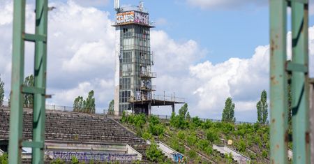 Warszawa. Reanimacja zdziczałego stadionu. Miasto odnawia Skrę