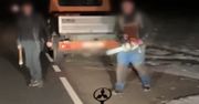 Z piłą i siekierą ruszyli na kierowcę. Wideo trafiło do sieci