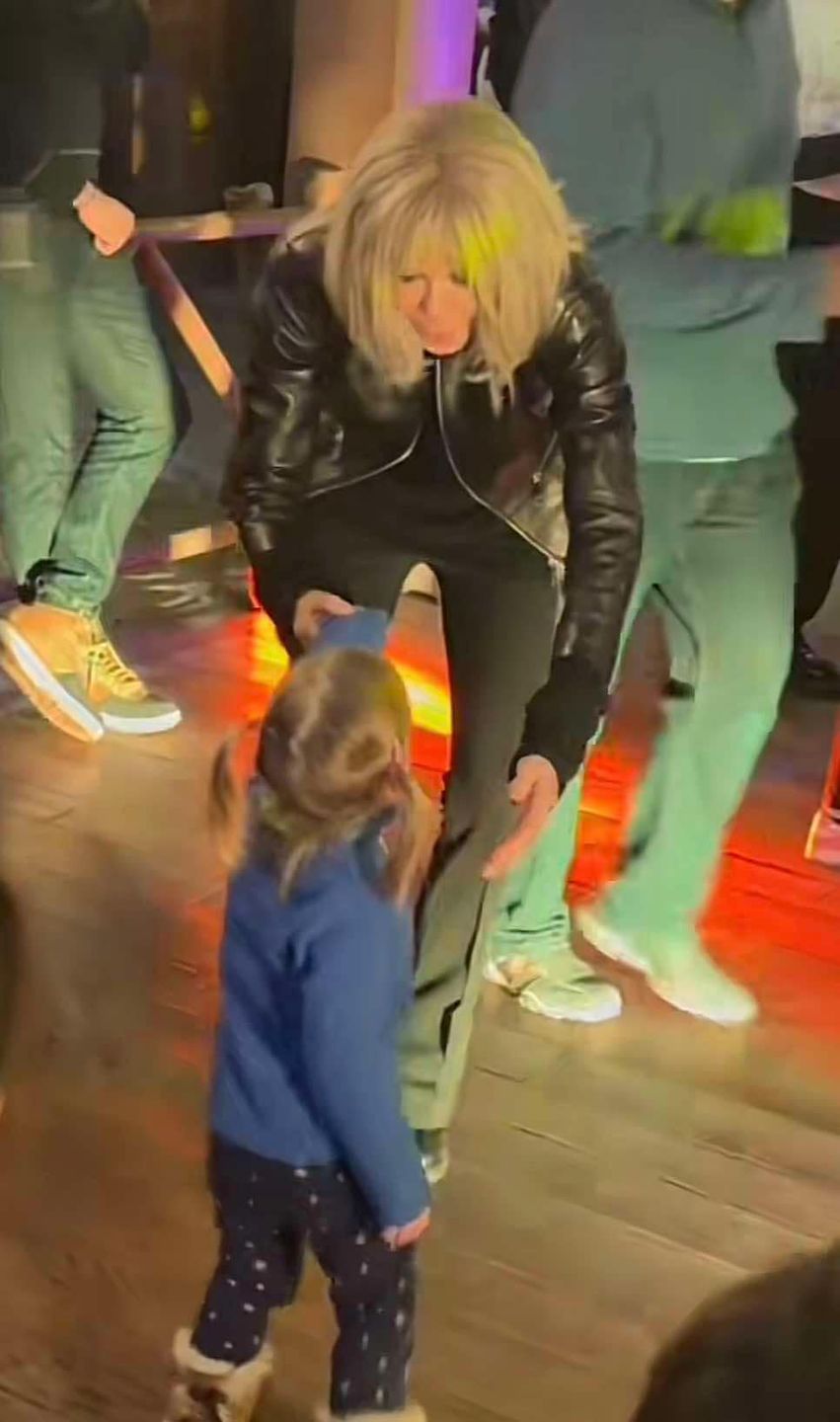 71-letnia Brigitte Macron wywija na parkiecie 