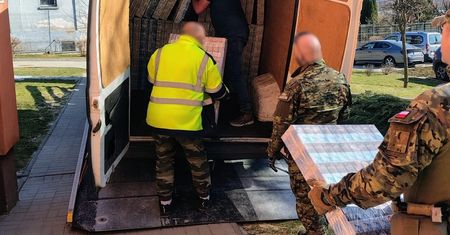 Niepozorny transport skrywał miliony sztuk. Akcja służb zakończona sukcesem