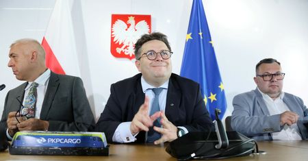 Kontrowersyjny ruch byłego szefa PKP Cargo. Chodzi o akcje spółki. "Znam przepisy"