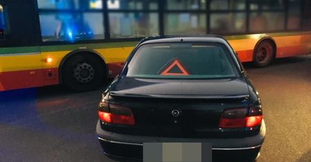 Opel holował BMW. Kierowcom grozi do 2 lat więzienia