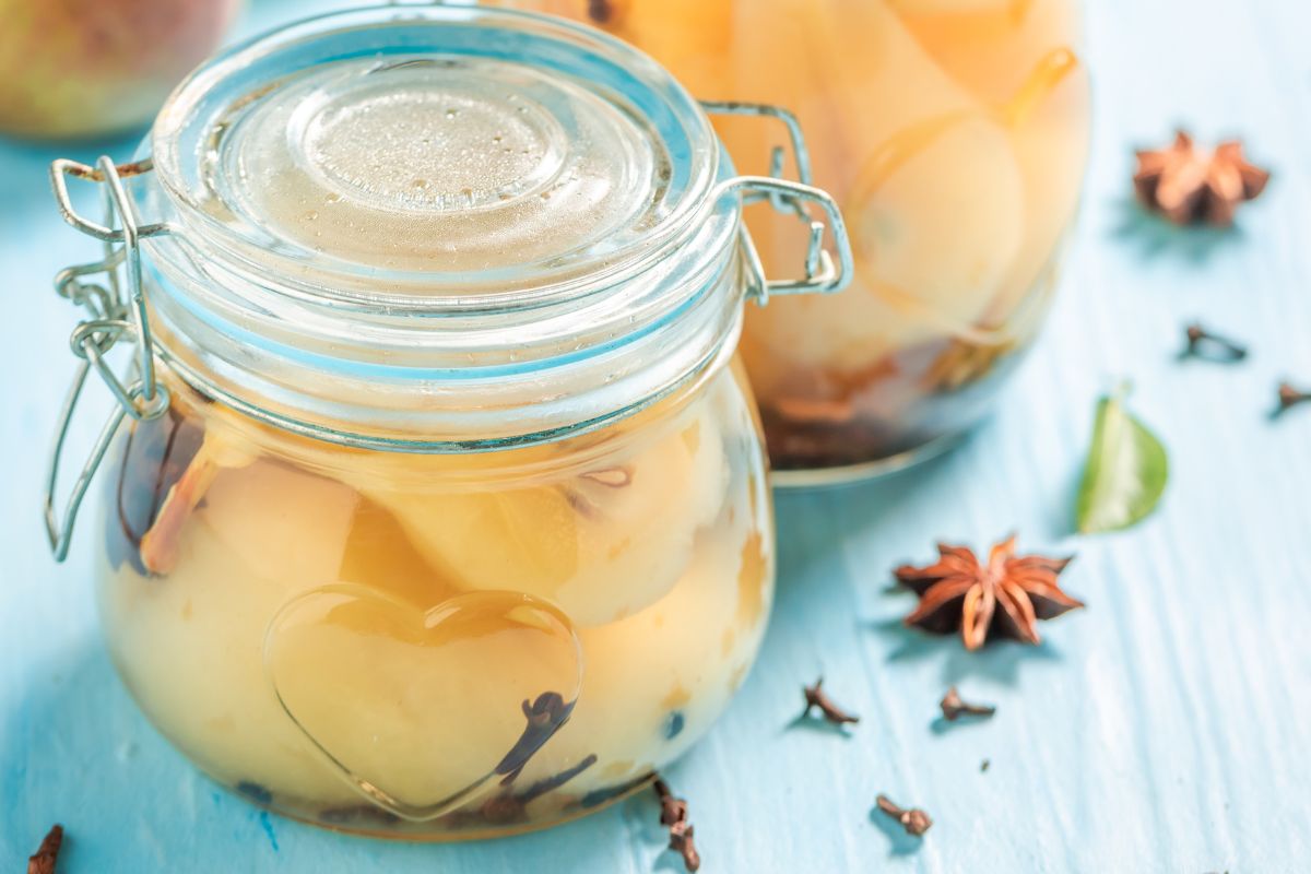 Pears in vinegar