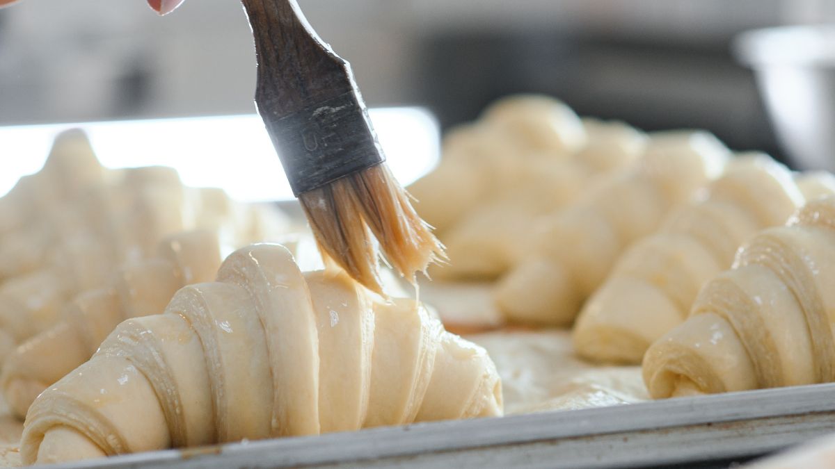 Ciasto francuskie trzeba przygotować do pieczenia