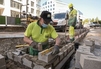 Odmrażanie gospodarki. Szykują się zmiany w kodeksie pracy. Rząd rozważa wprowadzenie banków godzin pracy