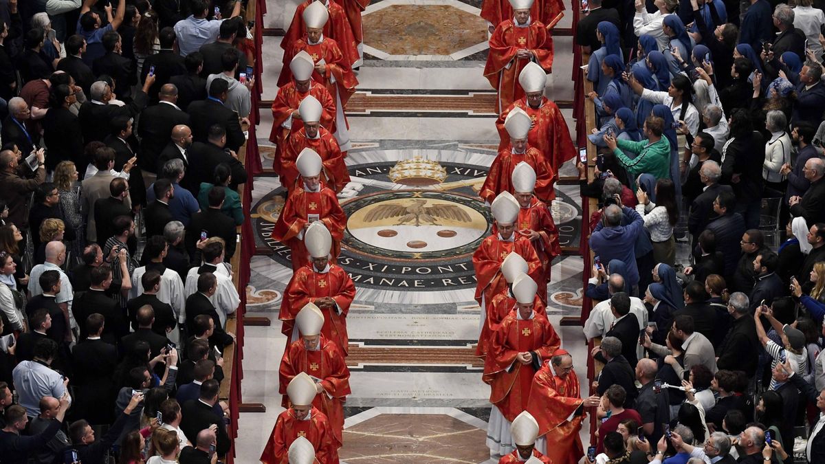 Kaplica Sykstyńska zamknięta. 133 kardynałów wybiera nowego papieża