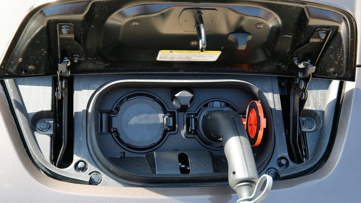 Ładowanie samochodu elektrycznego