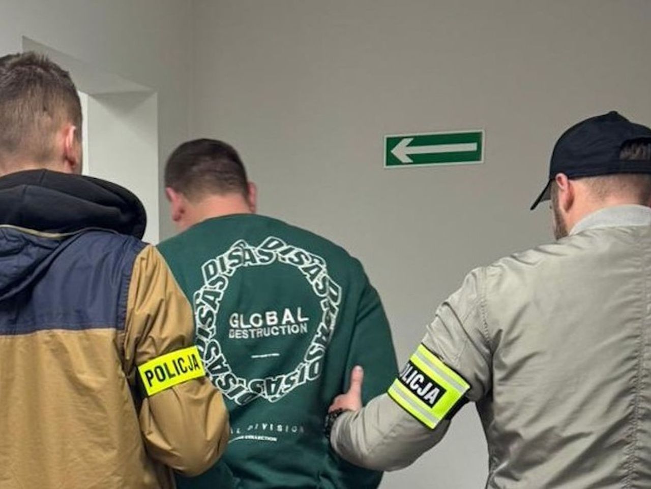 Nowa Wieś: 40-latek jechał na zakazie, w aucie miał narkotyki i wagę