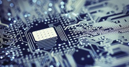 Koronawirus wpłynął na branżę technologiczną mniej, niż na pozostałe. Najnowszy raport
