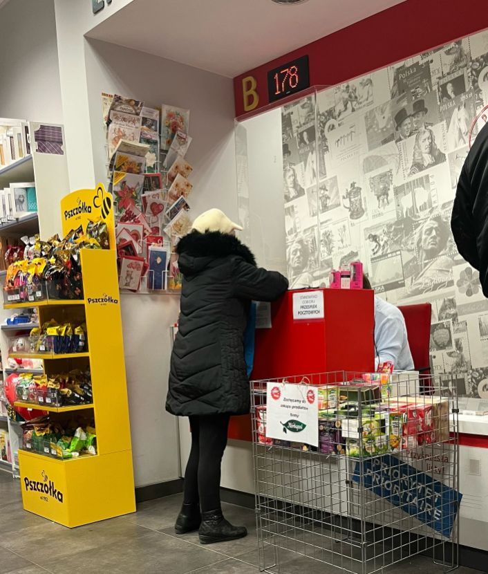 Policjantka zrobiła zdjęcie na poczcie
